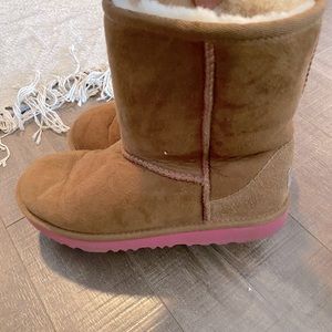 Girls Ugg’s! Gently worn size 4